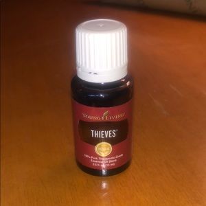 Young Living Essential Oil - Thieves